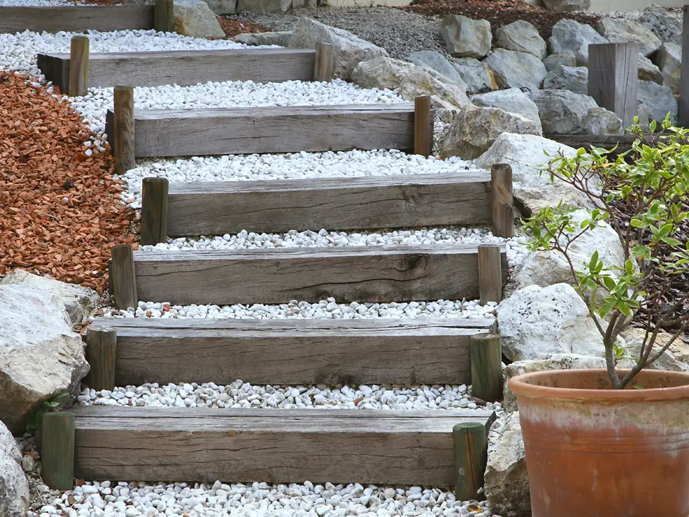 Aménagement d'un escalier de jardin par un professionnel
