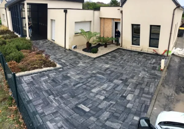 Création d'une cour pavée pour une entreprise à Rennes