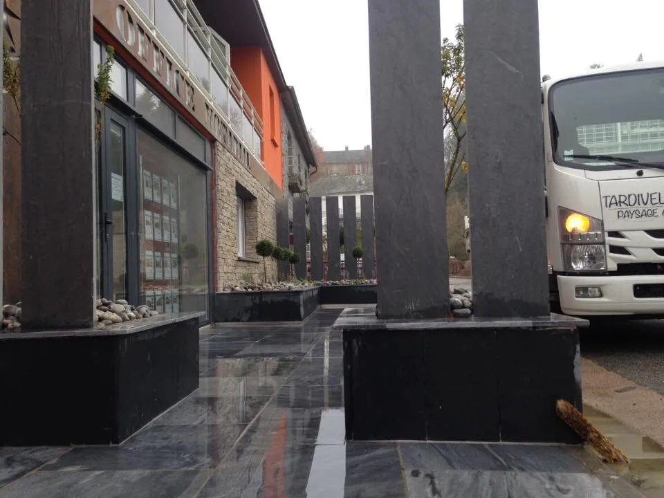 Création d'une terrasse en pierre à Plouguenast