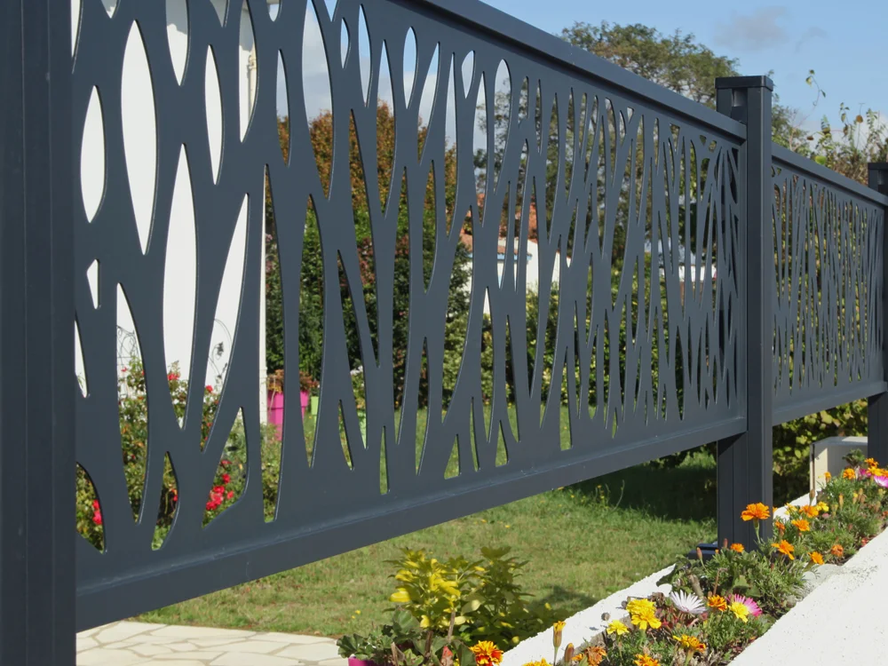 Installation d'une clôture brise-vue