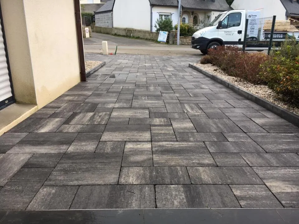 Pavage extérieur pour un cabinet dentaire à Rennes